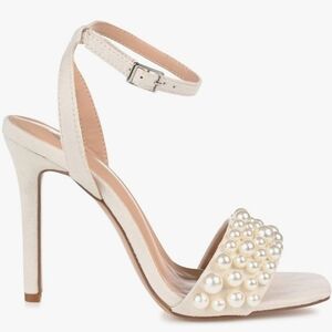 Journee collection pearl heels nude 7.5